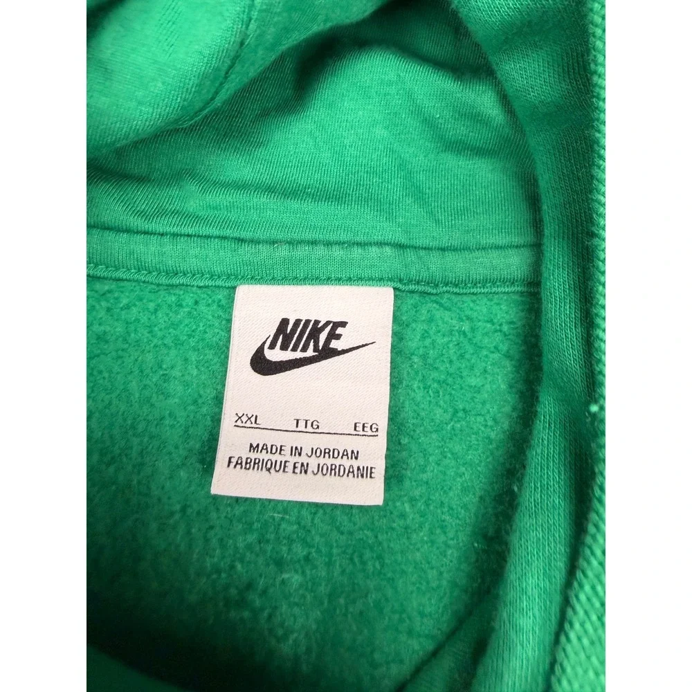Nike sportswear club